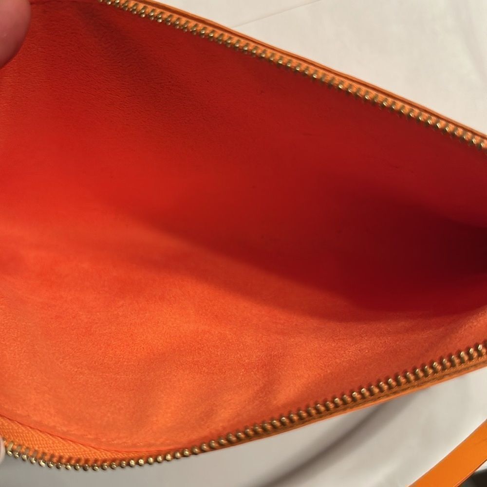 Authentic Louis Vuitton Tangerine Epi Leather Pochette. - Picture 3 of 14